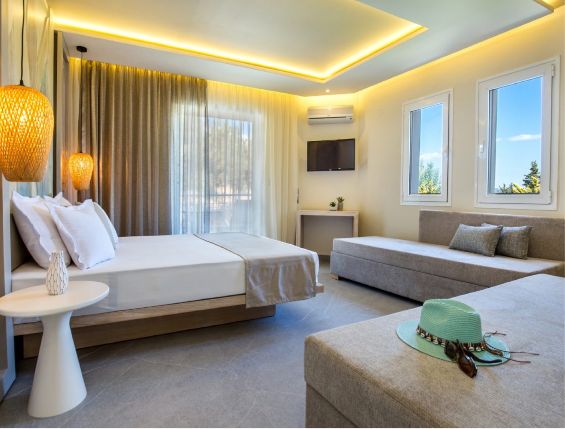 DELUXE ROOM